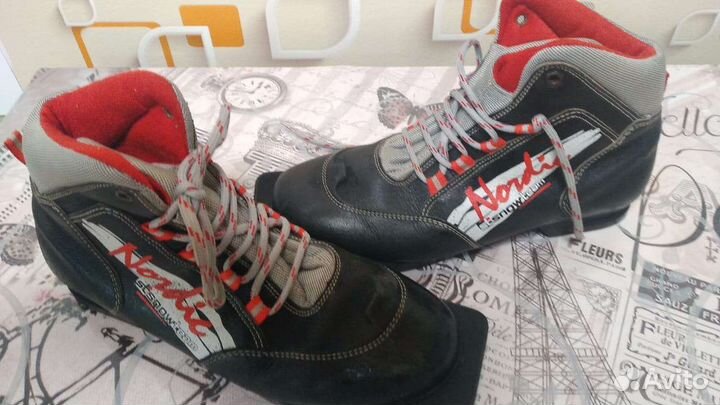 Лыжные ботинки