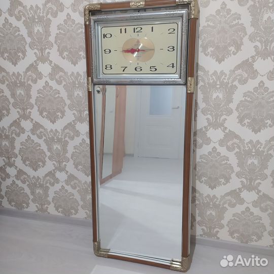 Зеркало настенное с часами