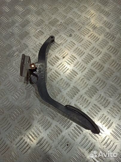 Педаль газа Renault Logan 2