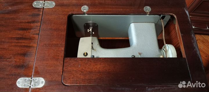 Продаю швейную машинку Чайка
