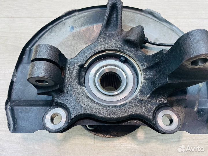 Кулак передний левый Mitsubishi Lancer 10