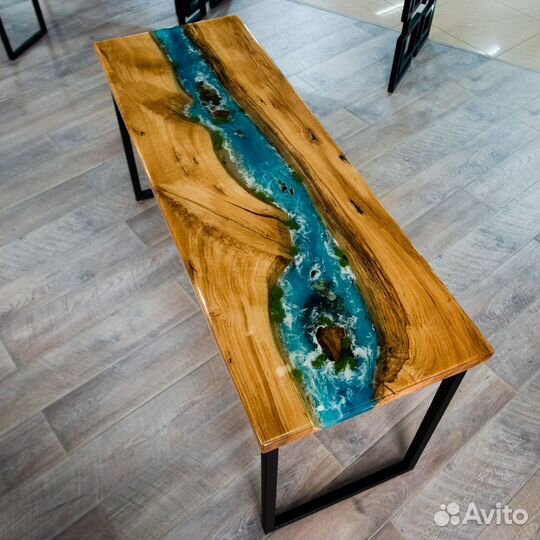 Производим столы из слэбов дерева и смолы