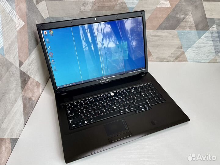 Большой ноутбук Samsung