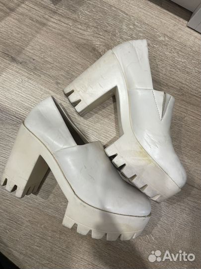 Туфли ботильоны белые