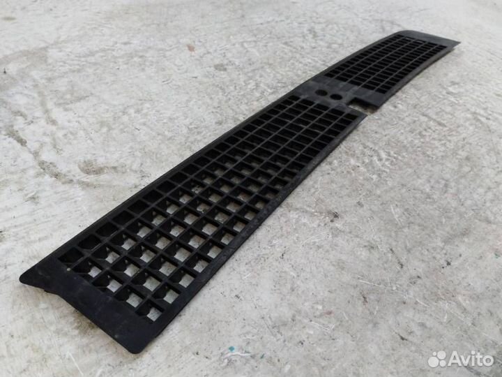 Решетка капота бмв 7 E38
