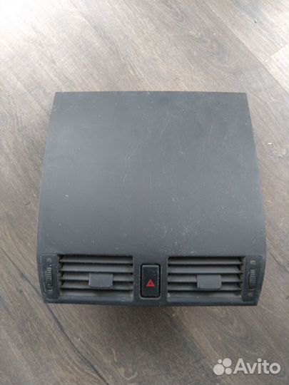 Накладка на переднюю панель с дефлекторами Мазда3