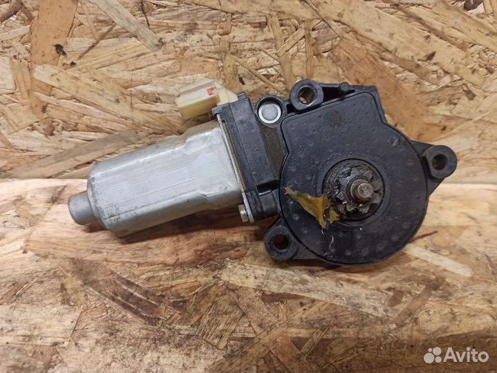 Моторчик подъемника передний левый Kia Cerato 1