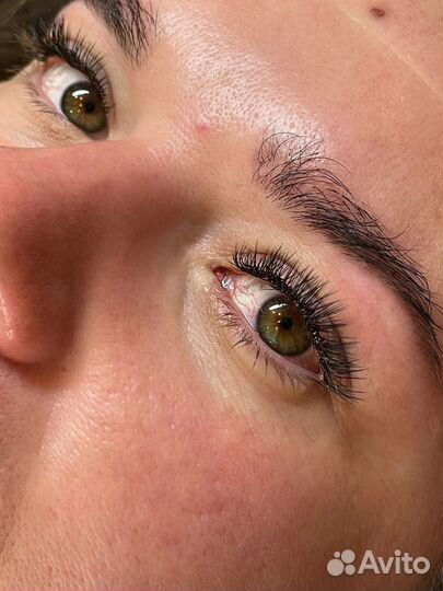 Мастер наращивания ресниц