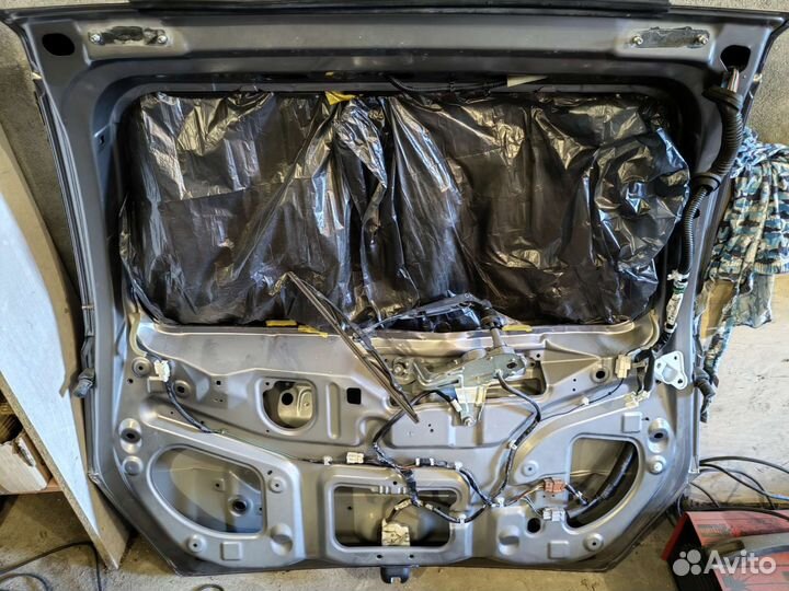 Задняя дверь Nisan x-trail nt31