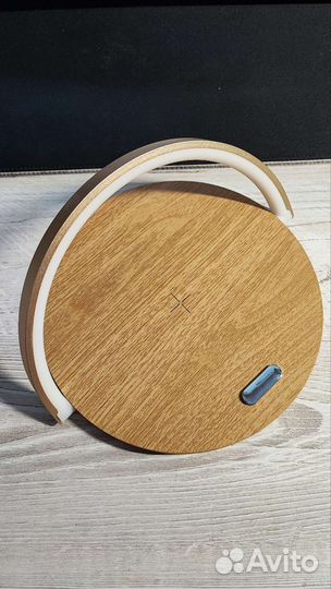 Беспроводная зарядка с лампой