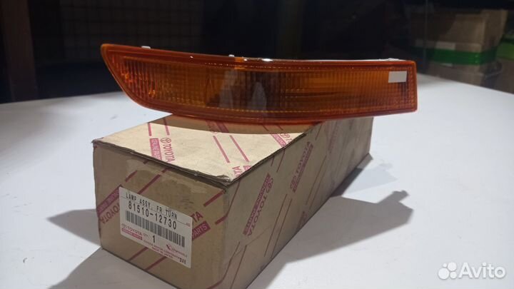 Фонарь указателя поворота правый Toyota Corolla