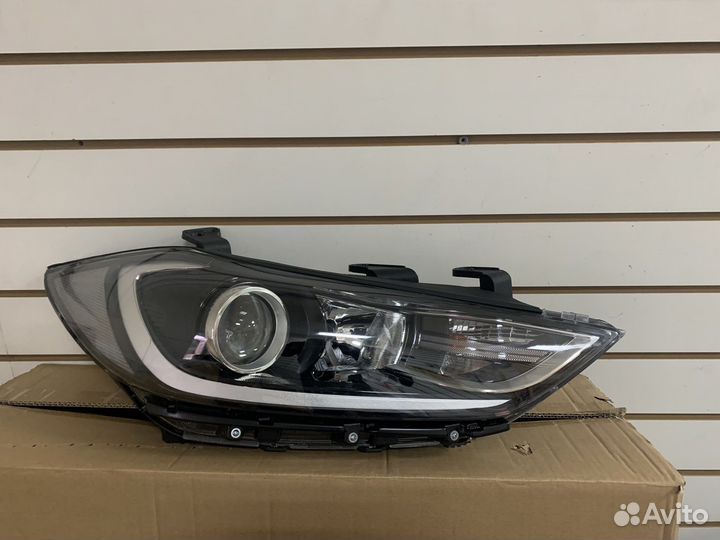 Фара правая Hyundai Elantra 2016-2018