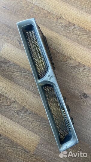 Решетка радиатора Mitsubishi Galant 8