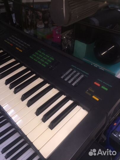 Продаю Yamaha psr-16