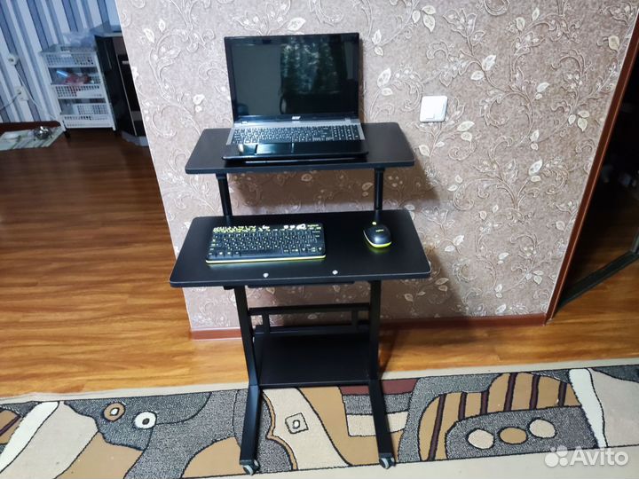 Столик для ноутбука