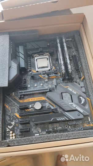 Материнская плата с процессором и памятью