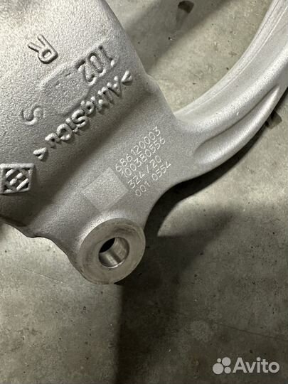 BMW Крепление амортизатора 31126861200