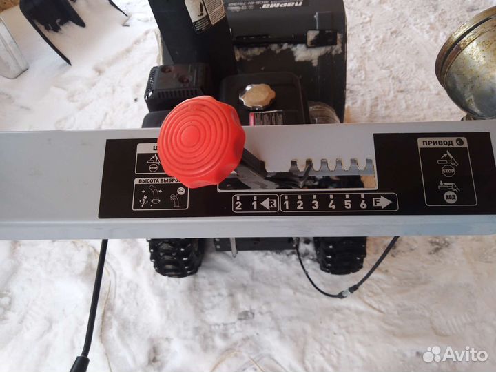 Снегоуборщик бензиновый