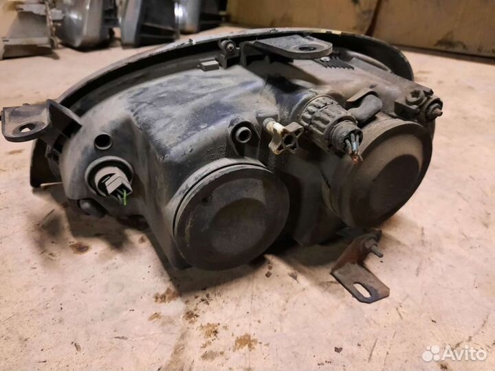 Фара правая волга 31105