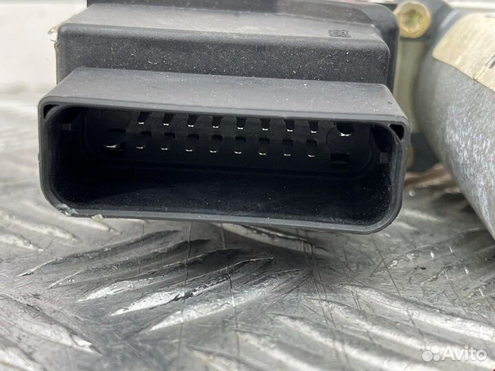 Моторчик стеклоподъемника для Volkswagen Golf 4