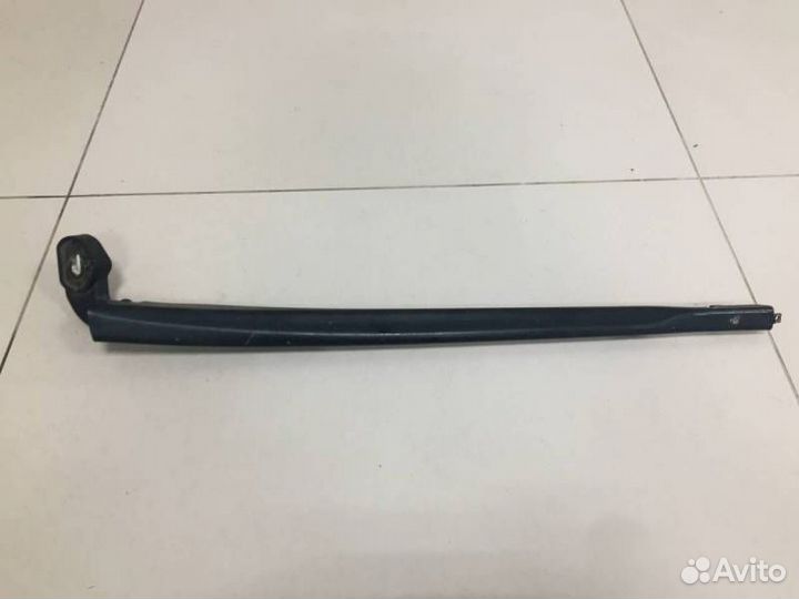 Поводок стеклоочистителя передний левый Seat Leon