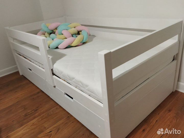 Кровать из массива