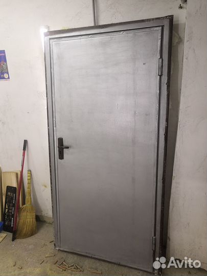 Металлическая дверь бу