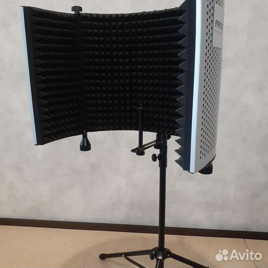 Акустический экран со стойкой