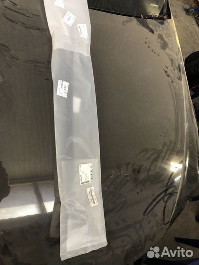 Молдинг правый на лобовое lexus is 250 2014