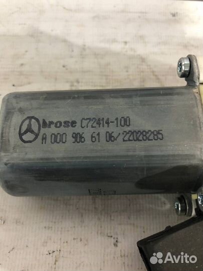 Моторчик стеклоподъемника передний Mercedes-Benz