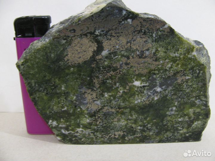 Змеевик с пиритом и магнетитом (образец)