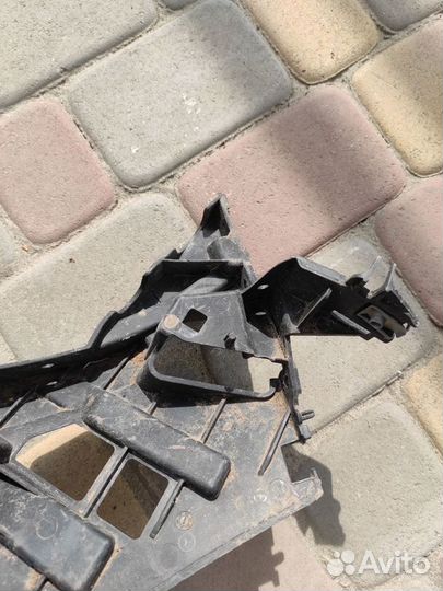 Суппорт фары GLS166 Mercedes Benz