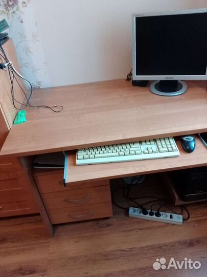 Стол компьютерный