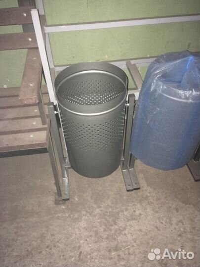 Урна круглая на ножках 30л