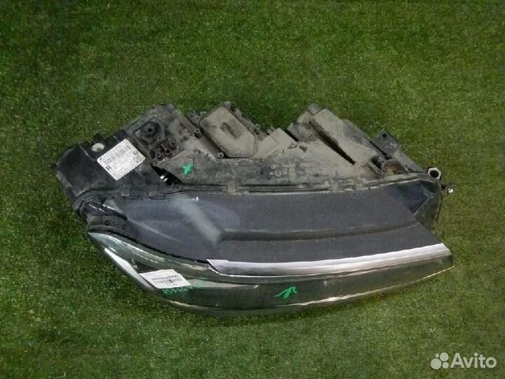 Фара правая Volkswagen Tiguan