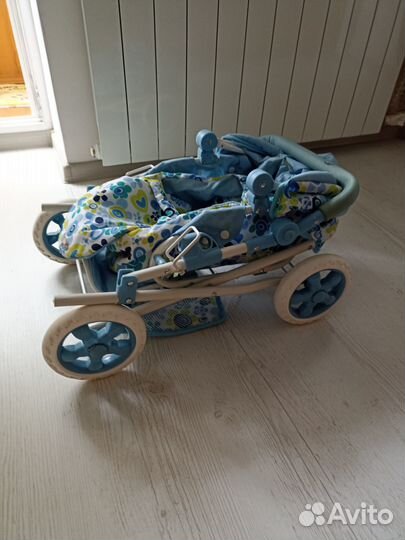 Игрушечная коляска для кукол
