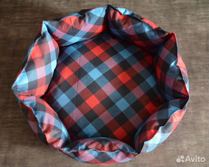 Лежанки новые для кошек и собак