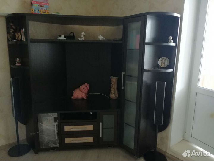 Гостиная стенка, горка, тумба под телевизор