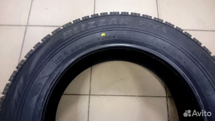 Bridgestone Blizzak VRX 185/55 R15 82S
