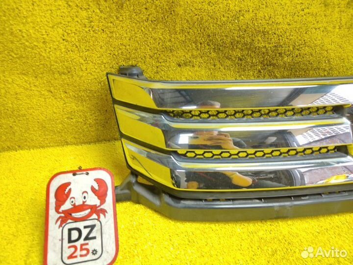 Решетка радиатора передняя Honda Freed Spike