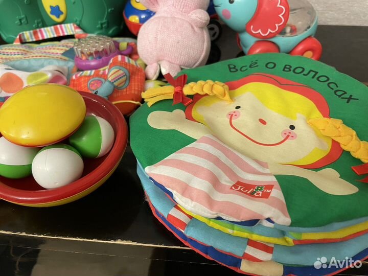 Развивающие игрушки для малышей пакетом