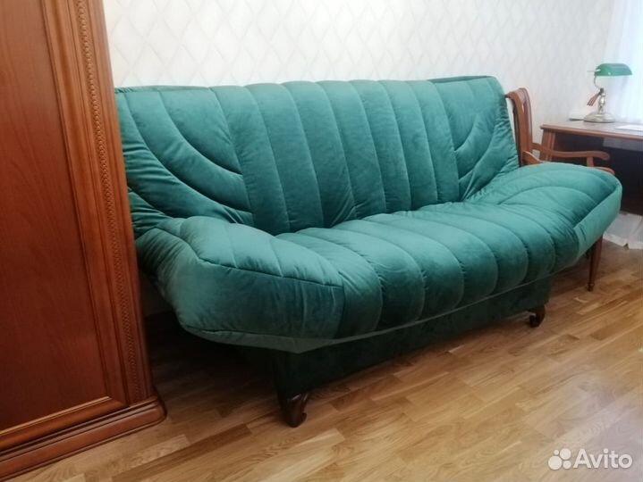 Диван на металлокаркасе