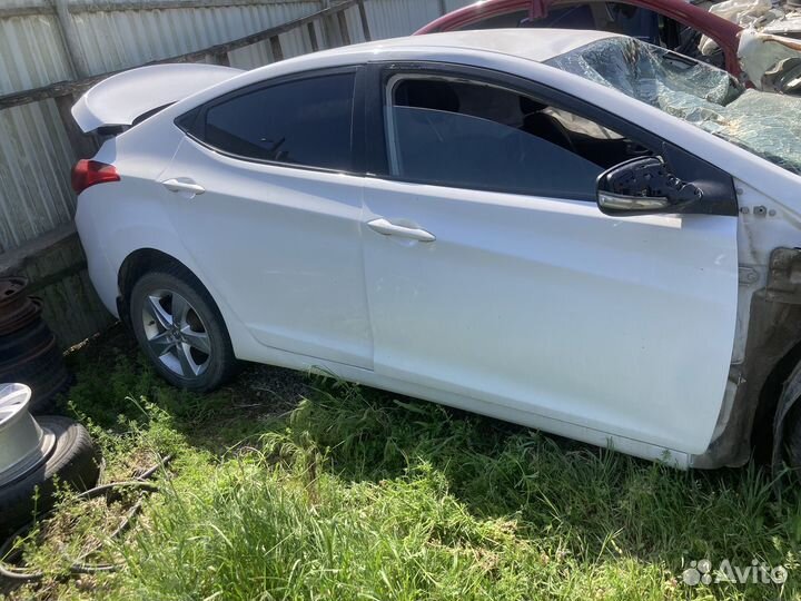 Крыло заднее левое, правое Hyundai элантра 2013 г