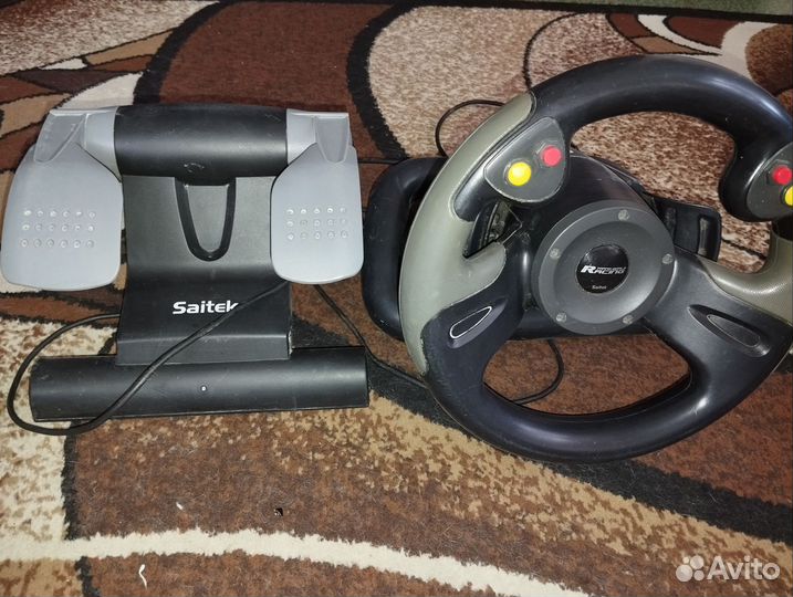 Игровой руль с педалями