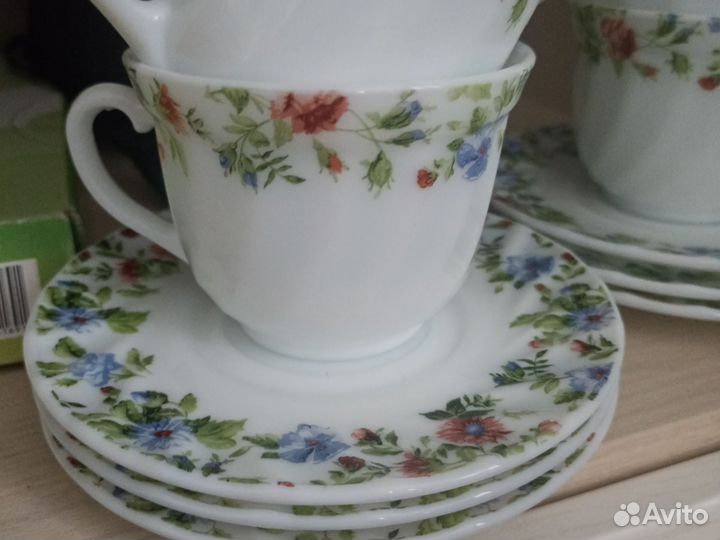 Набор кофейных чашек с блюдцами