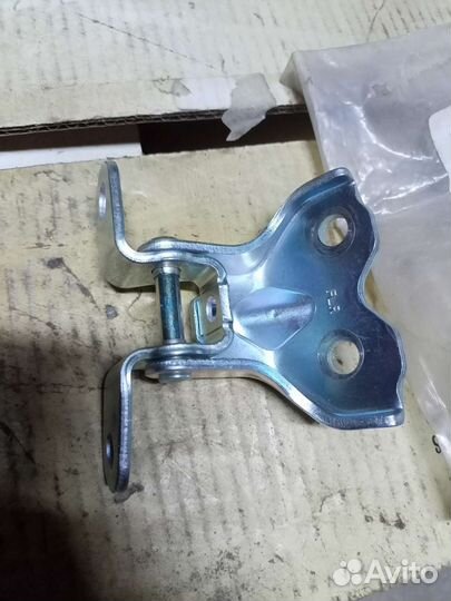 Петля задней левой двери kia rio 3