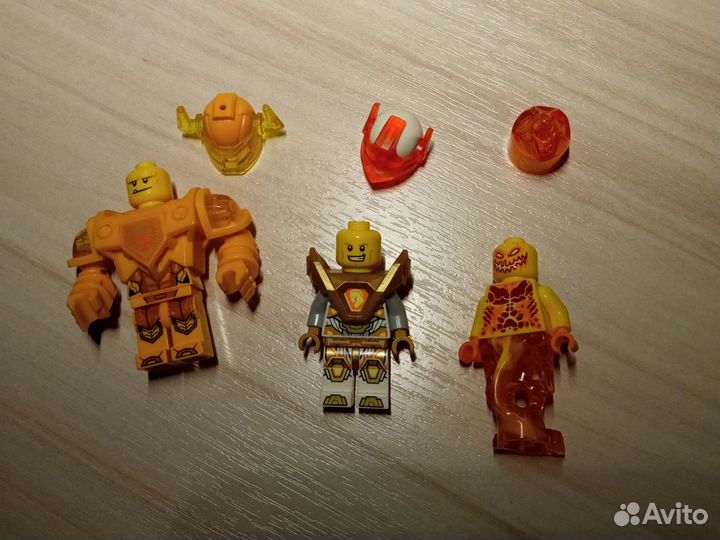 Продаю Lego фигурки