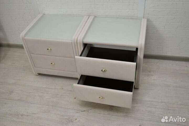 Прикроватные тумбы