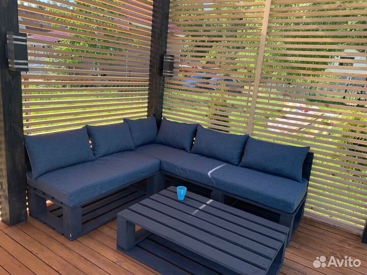 Диван из поддонов