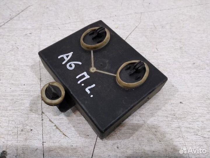 Блок управления дверьми передний правый Audi A6 C6